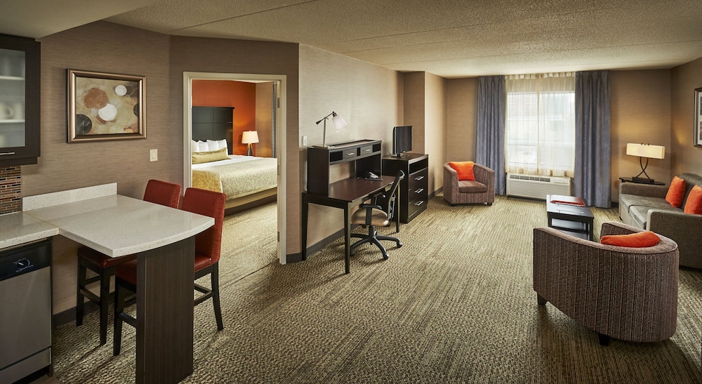 Suite, 1 Bedroom, Kitchen (Dining) - Photo 4