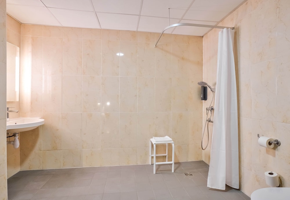 Double Room, Accessible - Photo 6