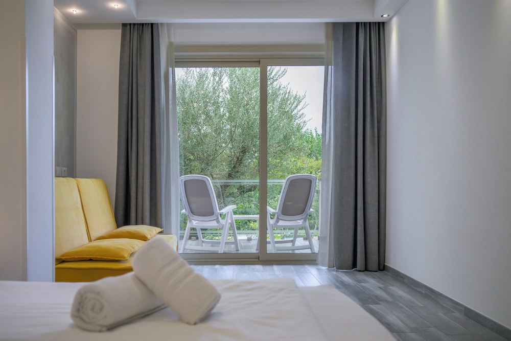 Deluxe Room, Lake View photo 3