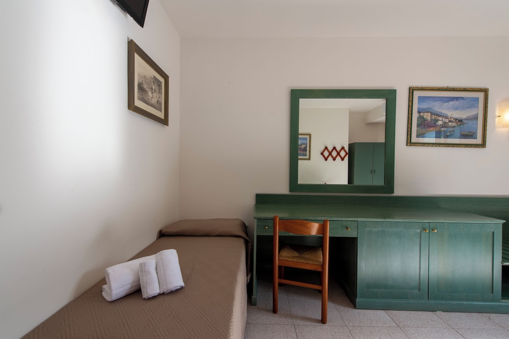 Family Quadruple Room - Photo 2
