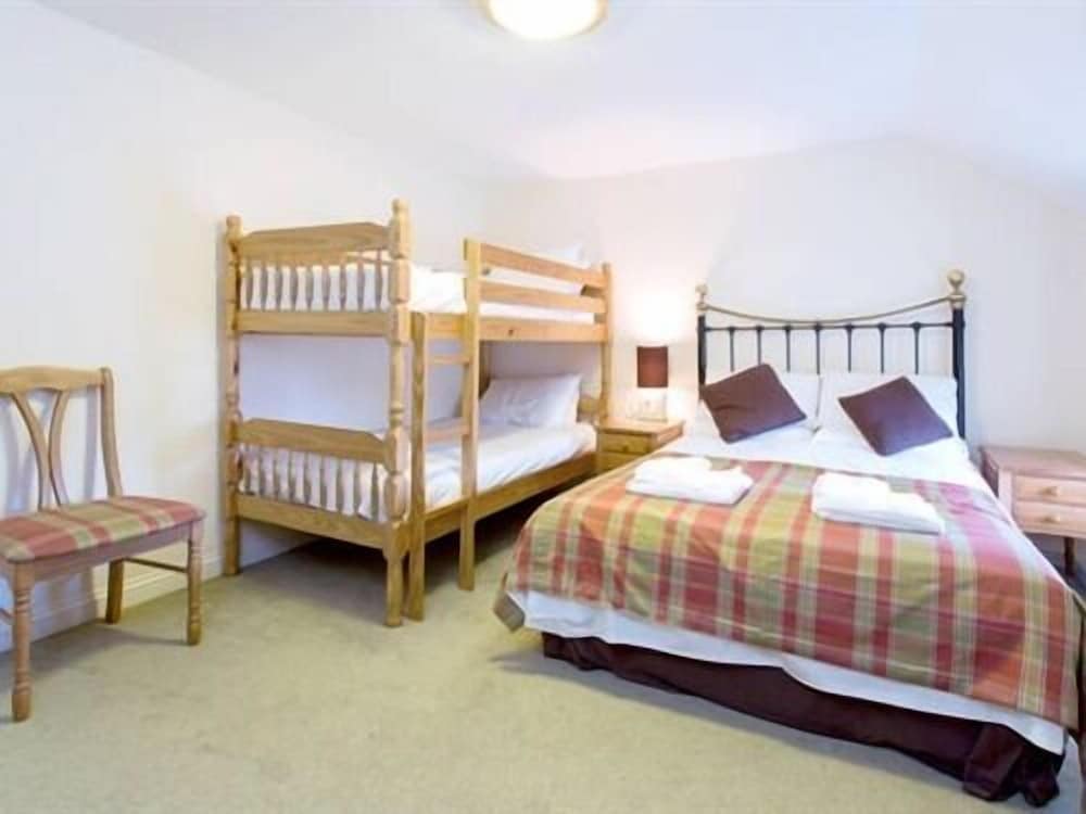 Suite, Ensuite photo 1