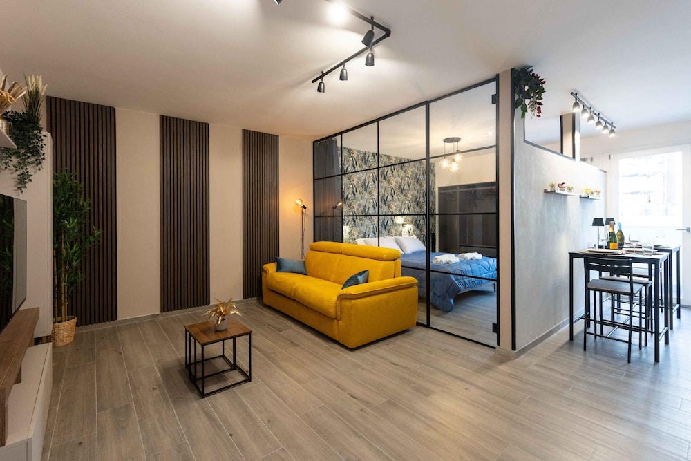 Luxury Apartment, 1 Bedroom, Non Smoking, Courtyard View