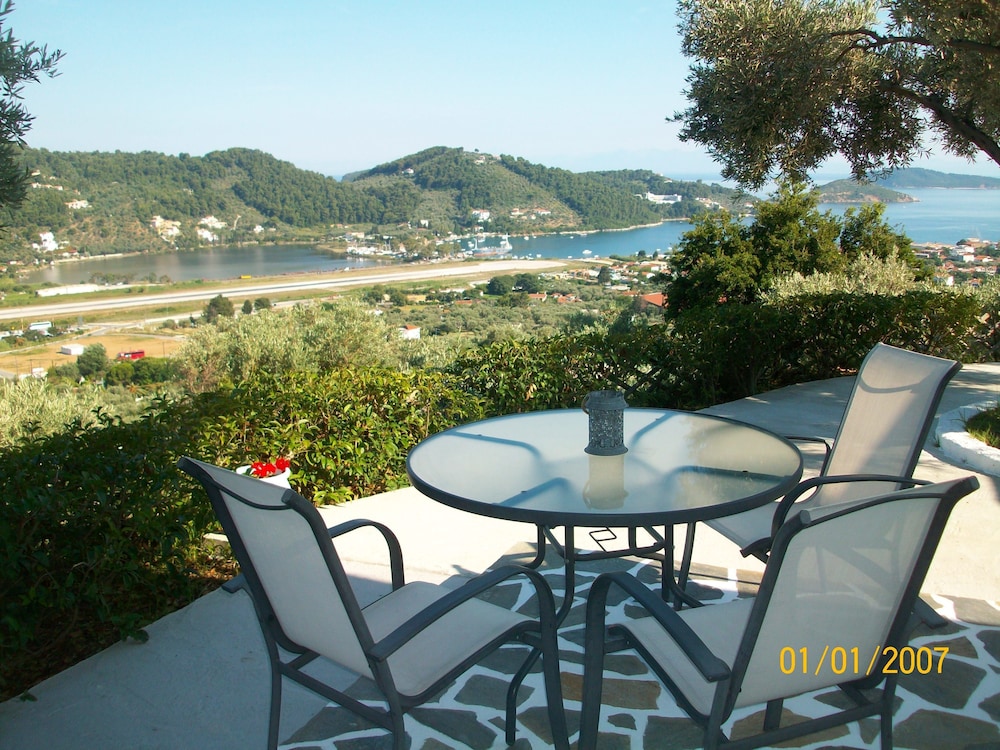 Apartment, 2 Bedrooms, Sea View photo 1
