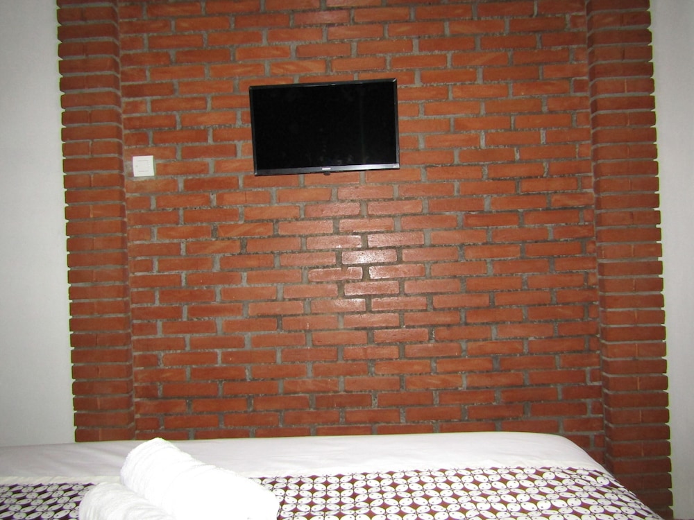 Standard Fan Room - Photo 12