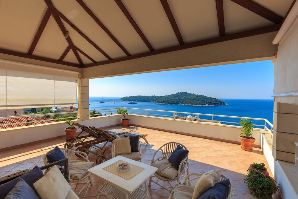 Exclusive Apartment, Terrace, Sea View (3 Bedrooms)