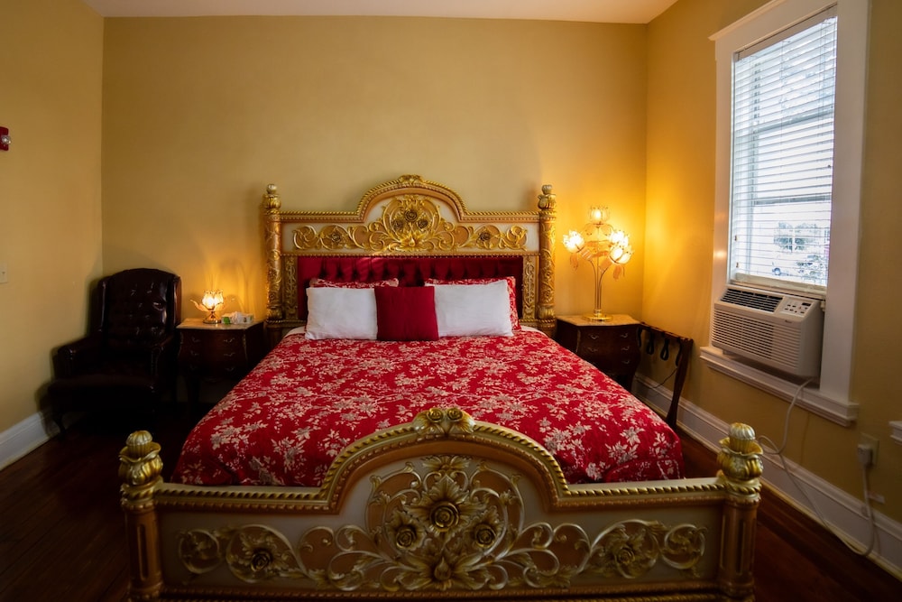 Romantic Room, 1 King Bed (Floral) Second floor photo 2