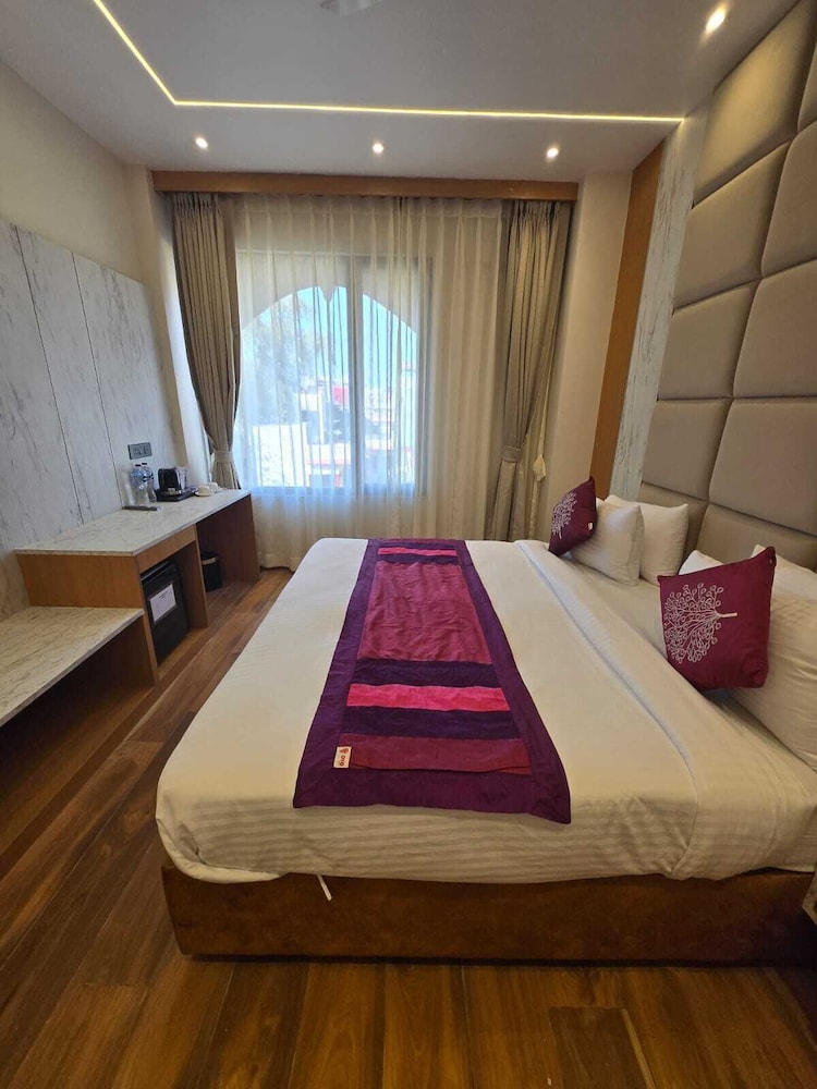 Executive Room - Photo 1