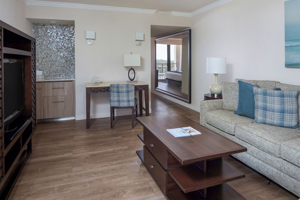 Junior Suite, 1 King Bed with Sofa bed, Partial Ocean View
