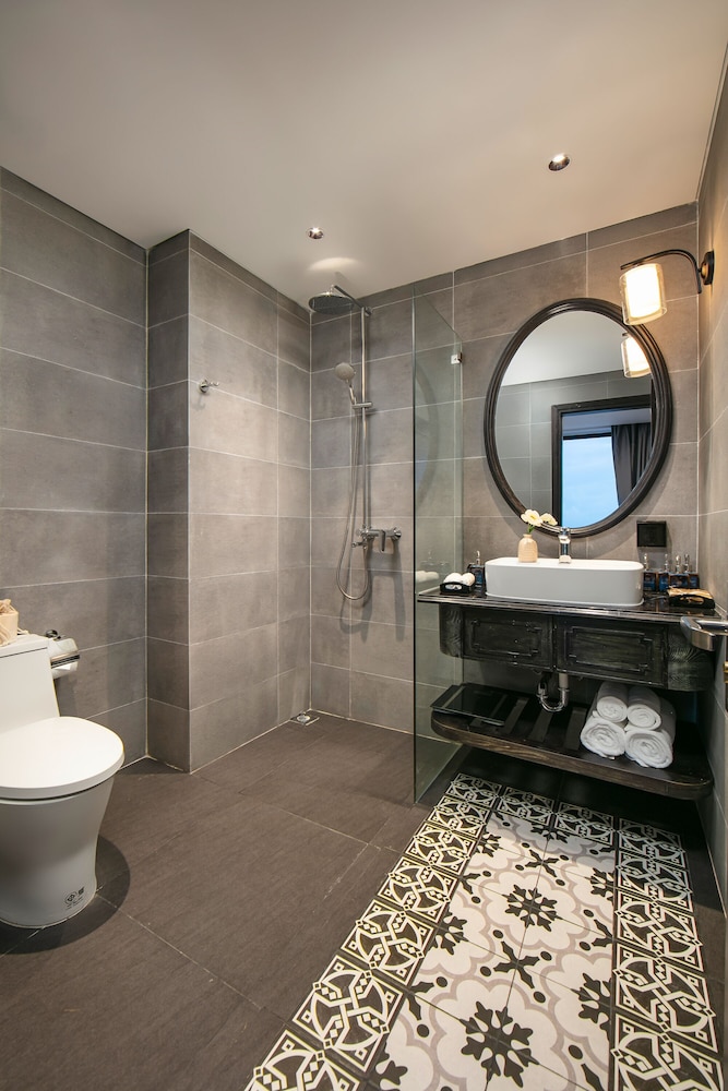 Sky Deluxe Ocean View King Room - Photo 10