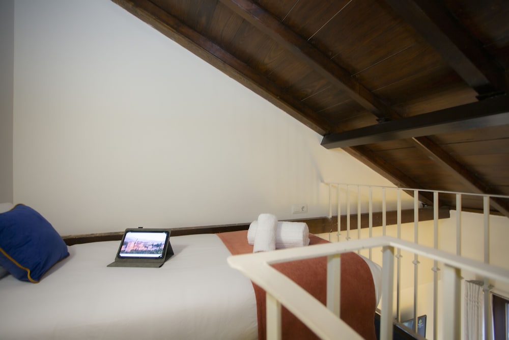 Family Quadruple Room, Balcony - Photo 11