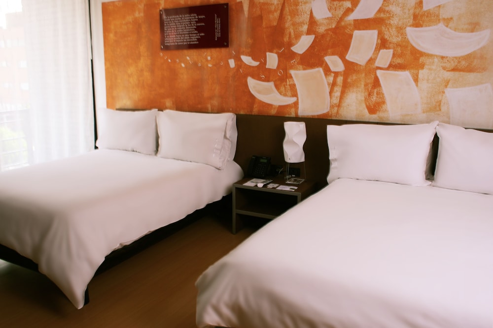 Standard Twin Room, 2 Double Beds - Photo 3