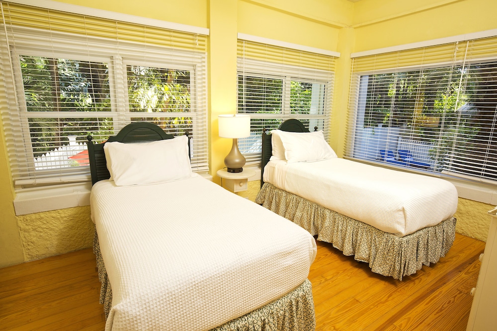 Deluxe Room, 1 King Bed - Adult Exclusive photo 3