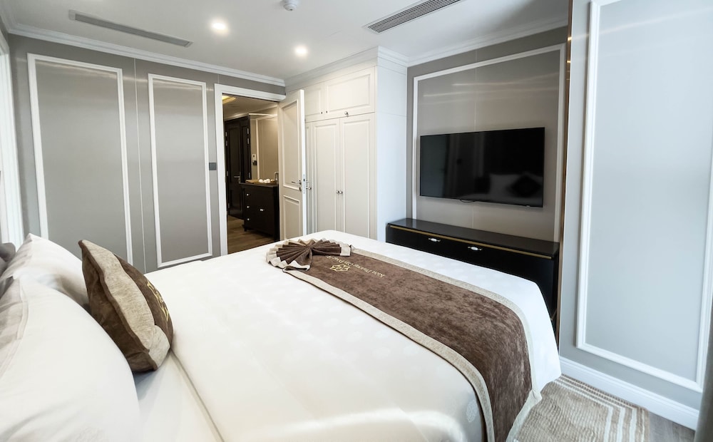 Family Executive Suite - Photo 5