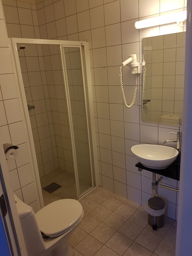 Basic Quadruple Room photo 3