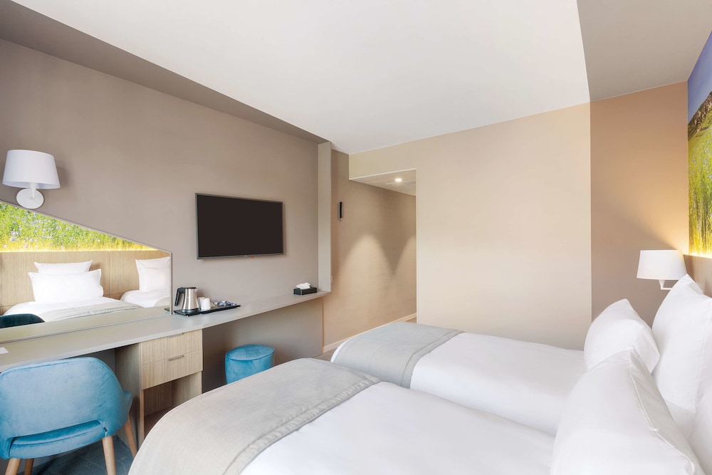 Standard Room, 2 Twin Beds, Non Smoking (Shower Only) - Photo 5
