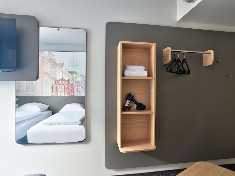 Twin Room - Photo 3