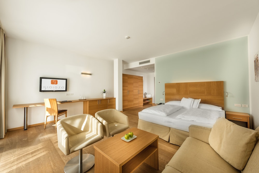 Panoramic Room, Balcony
