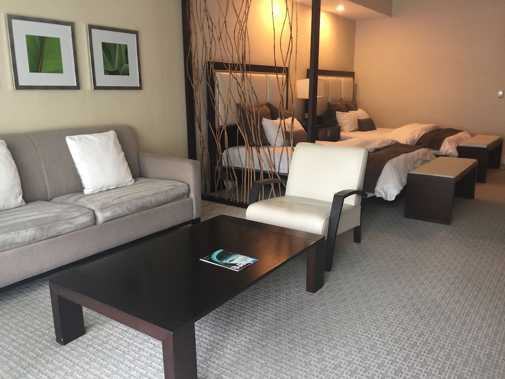 Junior Studio, Multiple Beds, Balcony (Blue Double Studio Suite) photo 1