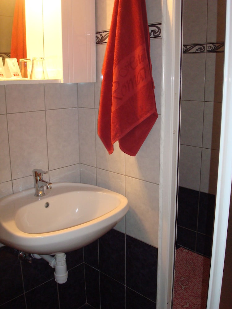 Standard Double Room - Photo 3