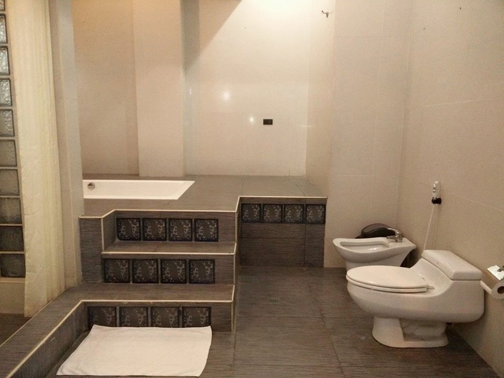 Honeymoon Suite A photo 2