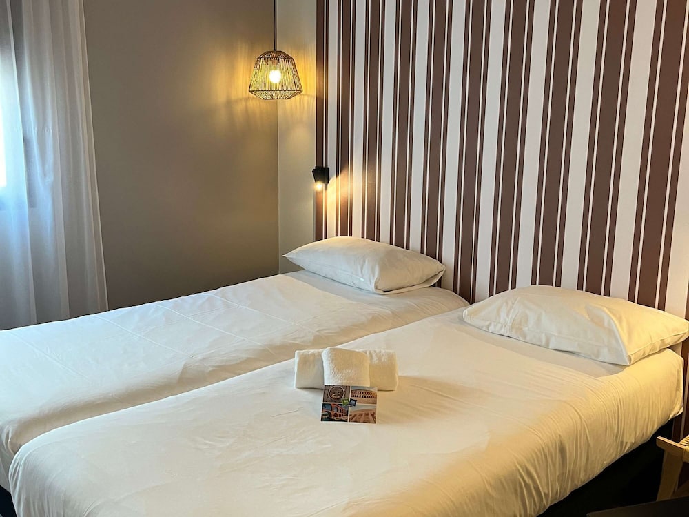 Standard Room, 2 Twin Beds - Photo 5