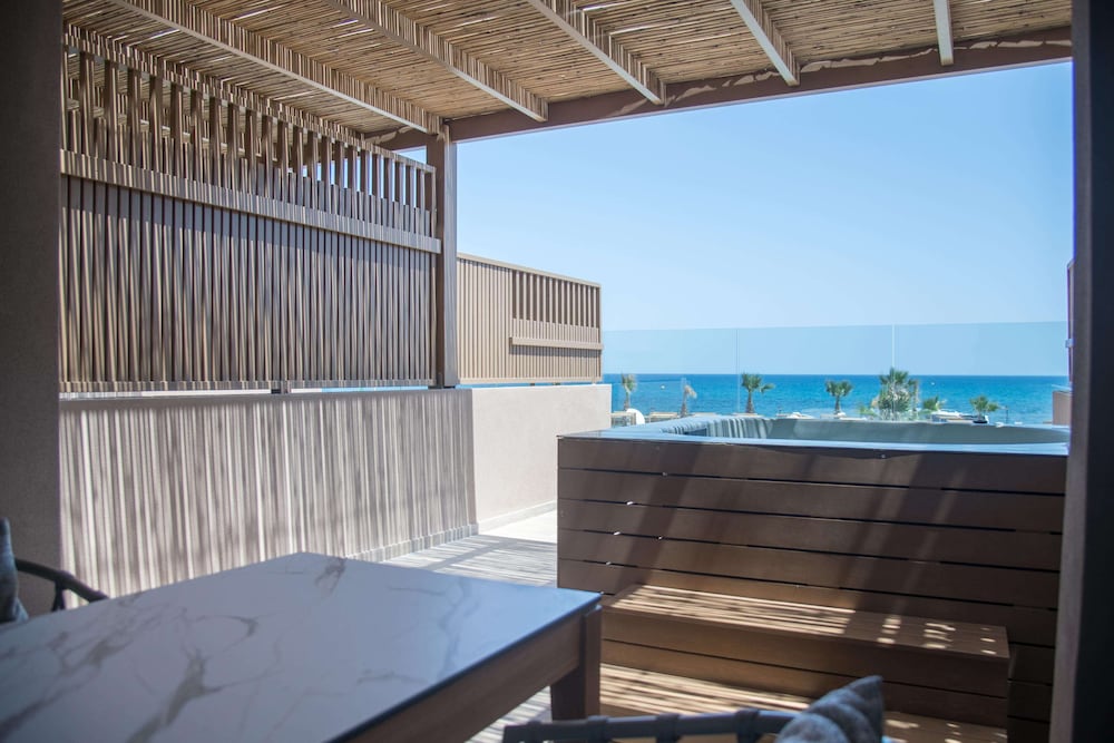 Petite Suite Sea View with Outdoor Hot Tub