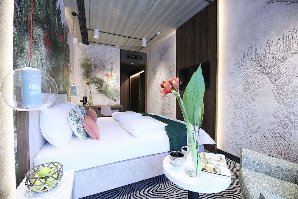 Deluxe Double Room - Photo 16