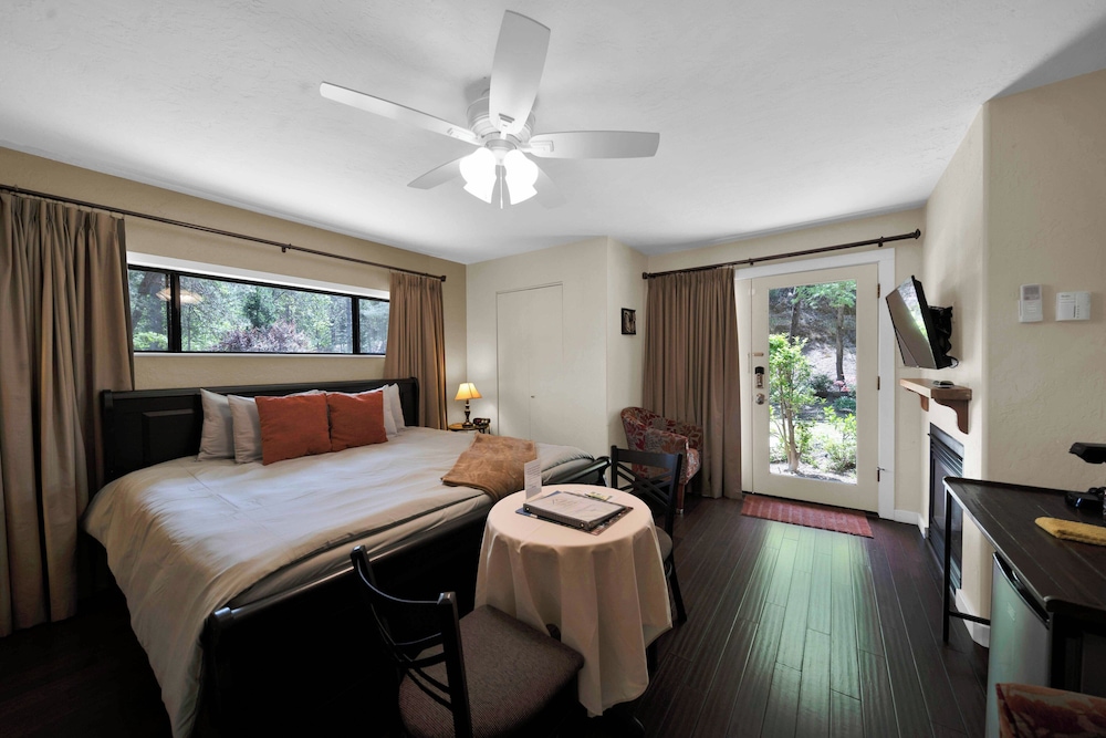 Luxury Room, 1 King Bed, Bathtub (Robin) photo 1