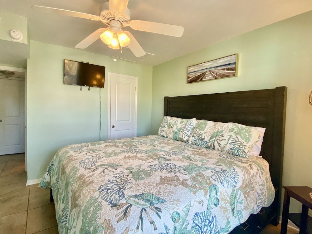 Condo, 2 Bedrooms, Balcony, Partial Ocean View (211)