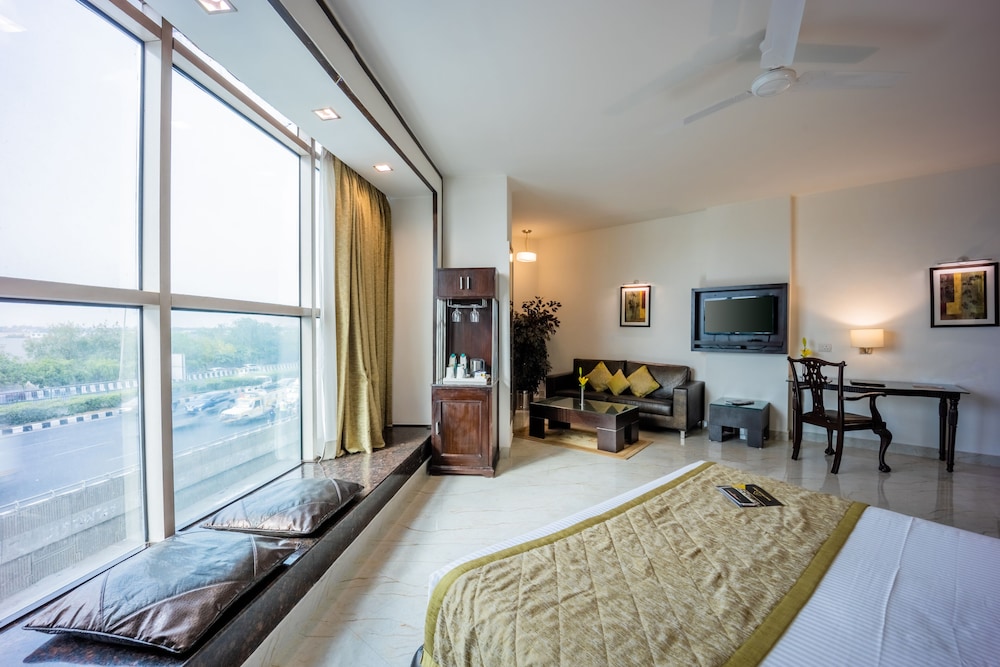 Suite - Photo 5