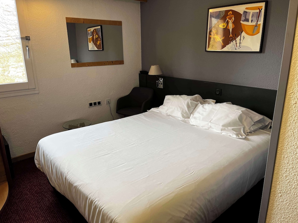 Standard Room, 1 Queen Bed, Non Smoking (with Sofabed) - Photo 7