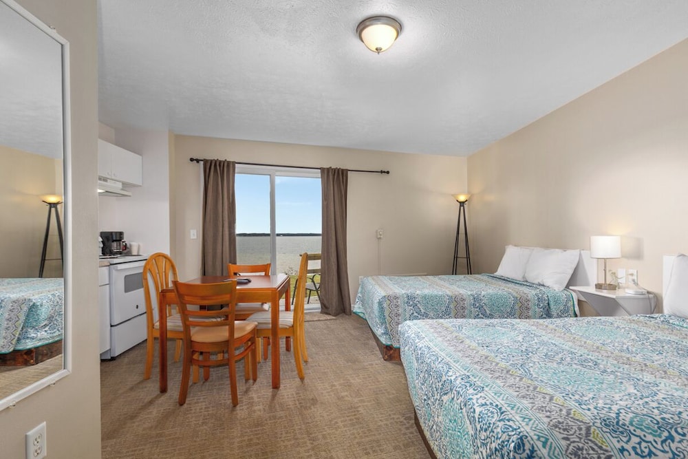 Deluxe Double Room, Patio, Lake View photo 1