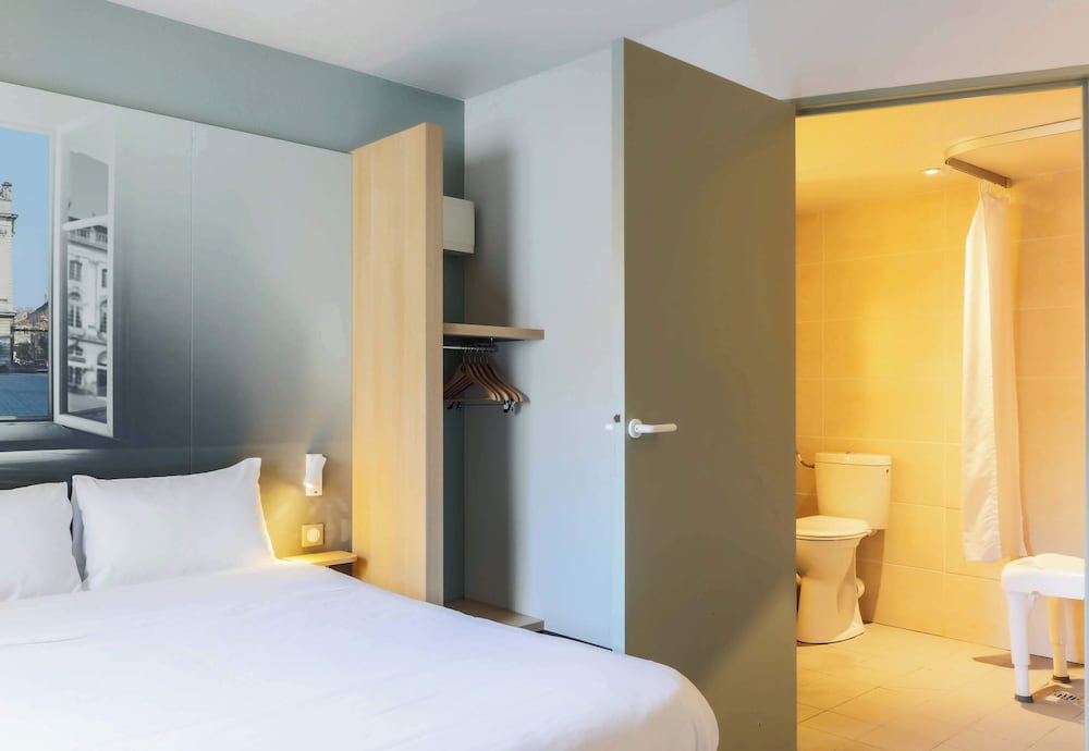 Double Room, Mobility Accessible - Photo 2