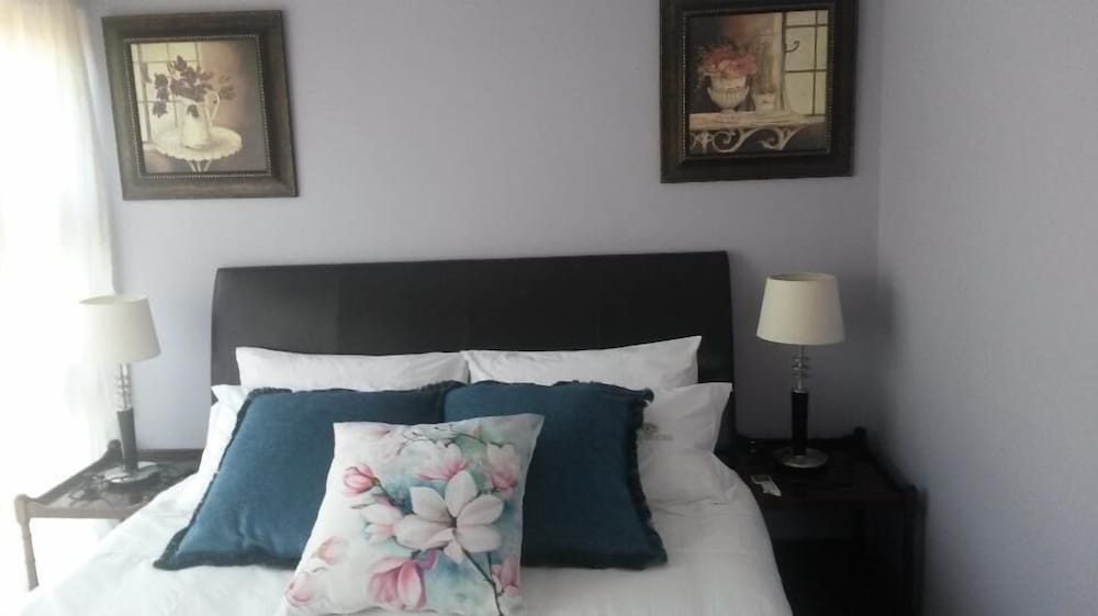Standard Room, 1 Queen Bed photo 1