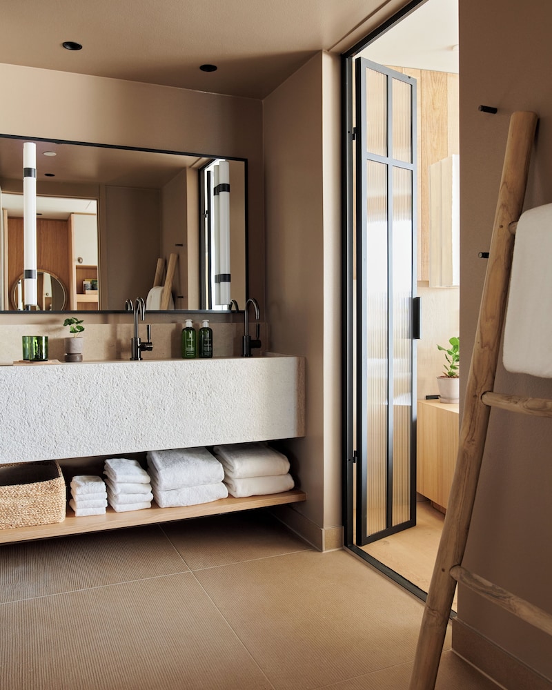 Room, 1 Queen Bed (Alcove) - Photo 3