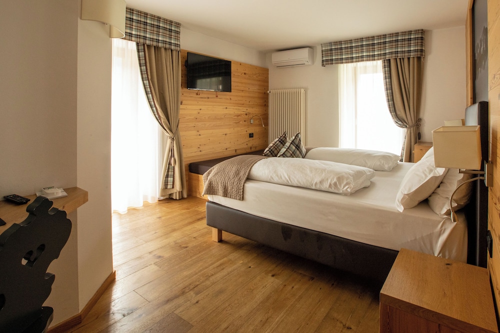 Superior Triple Room, Balcony photo 1