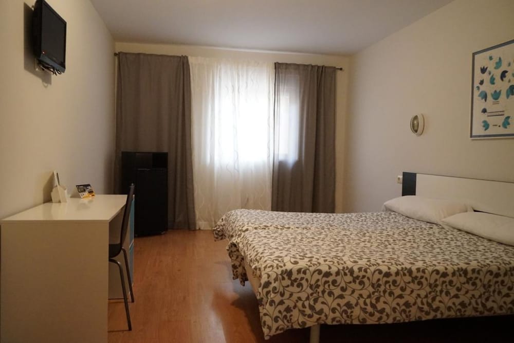 Standard Triple Room - Photo 4