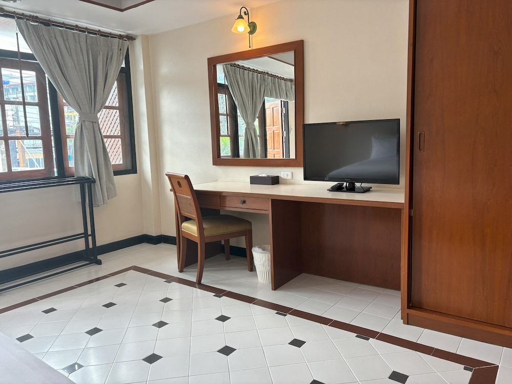 One Bedroom Apartment - Photo 14
