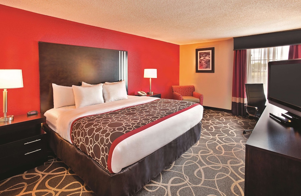 Room, 1 King Bed, Accessible, Non Smoking (Mobility/Hearing Impaired Accessible) - Photo 1