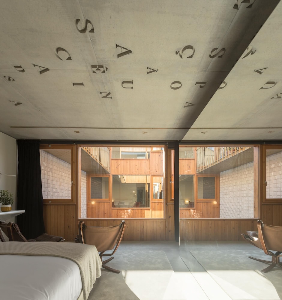 City Room, 1 Queen Bed, Courtyard View