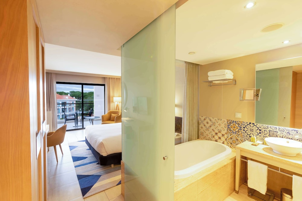 Deluxe Room, 1 King Bed, Golf View - Photo 4