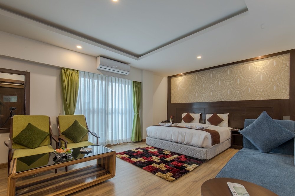 Suite - Photo 2