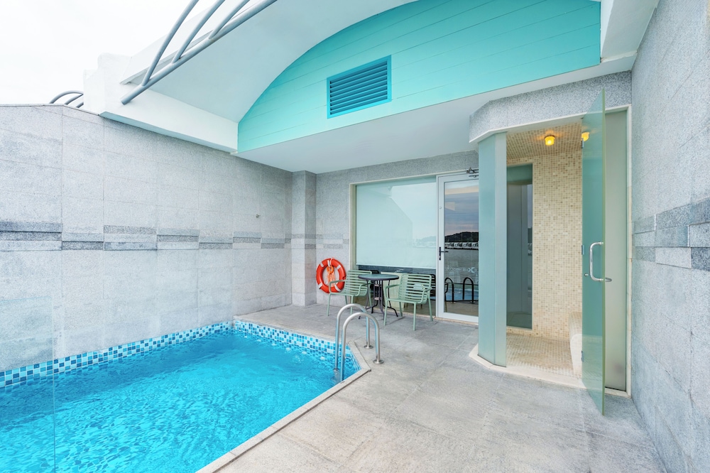 Premium Pool Villa - Beach View photo 2