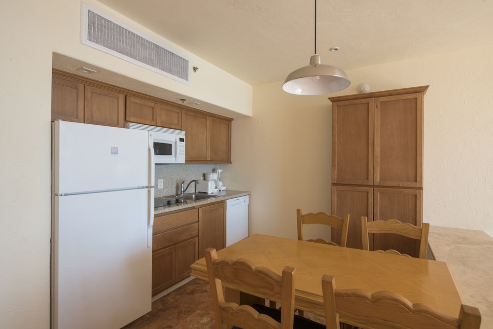 Studio W/kitchenette