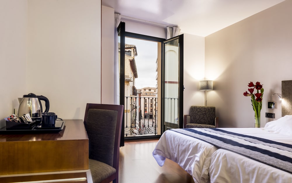 Triple Room, Balcony - Photo 1