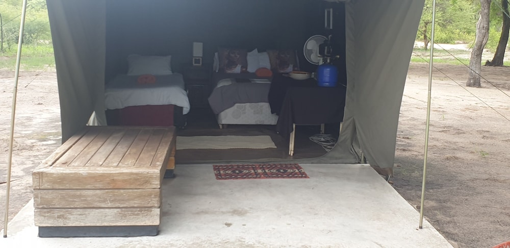 Deluxe Tent photo 2