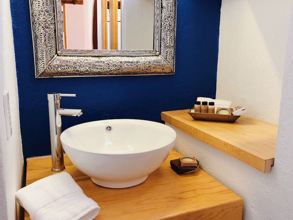 Deluxe Double Room, 1 King Bed, Garden View photo 2