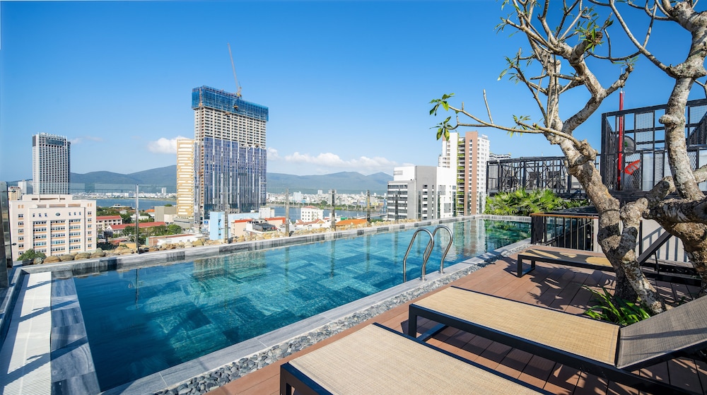 Center Deluxe Twin, City View - Photo 8
