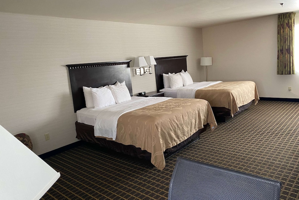Deluxe Room, 2 Queen Beds, Non Smoking - Photo 1