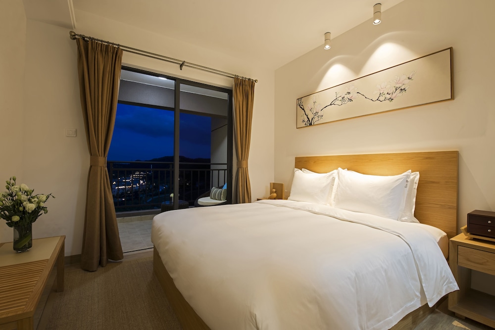 Lake View Apartment Suite
